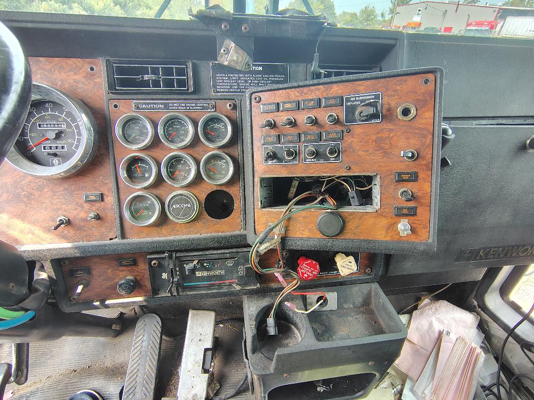 1999 KENWORTH W900L - Image 16